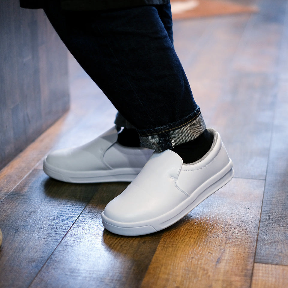 キッチンシューズ ウルトラソール＃73ホワイトの着用画像