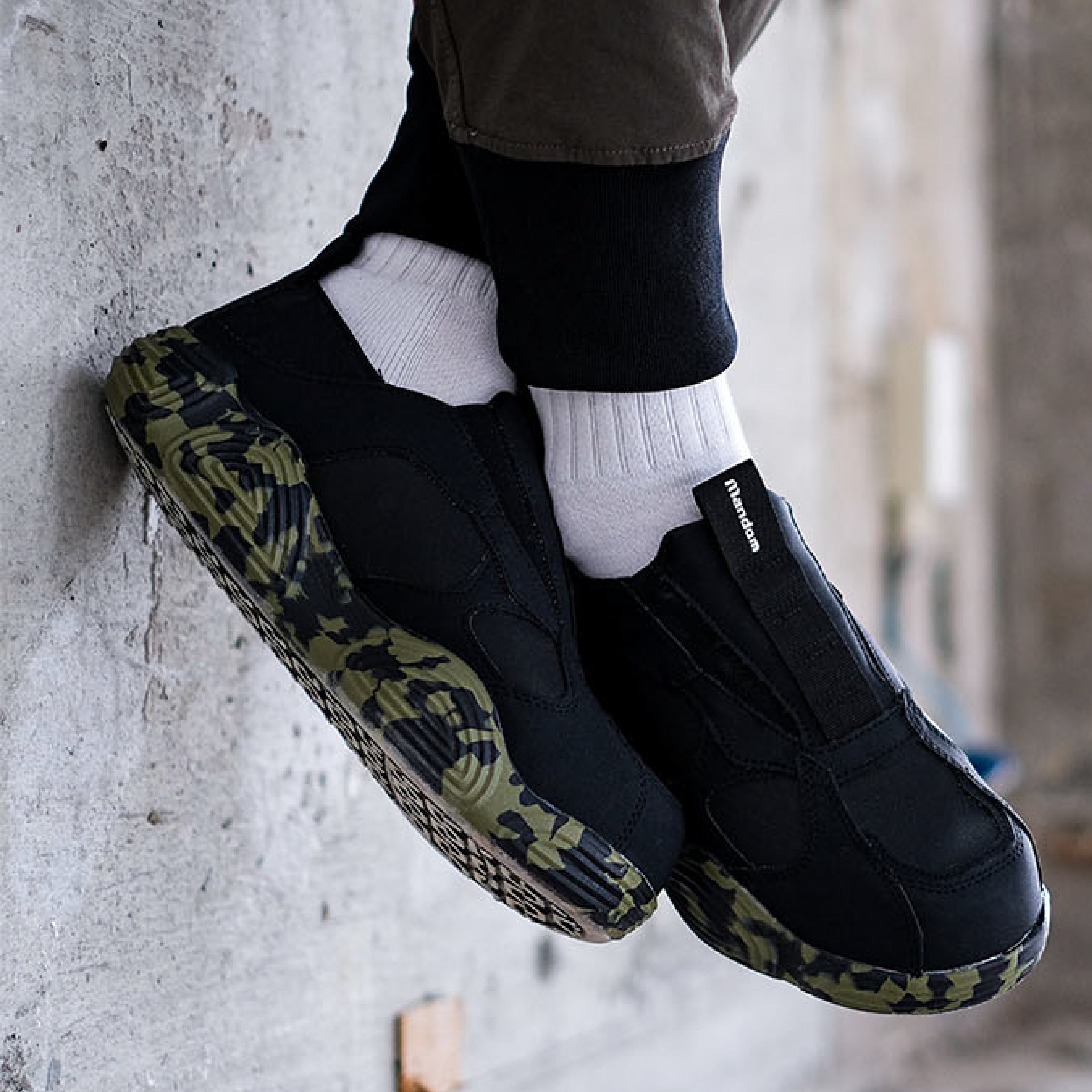 マンダムHOVER LIGHT#814　ブラックミリタリーの着用画像