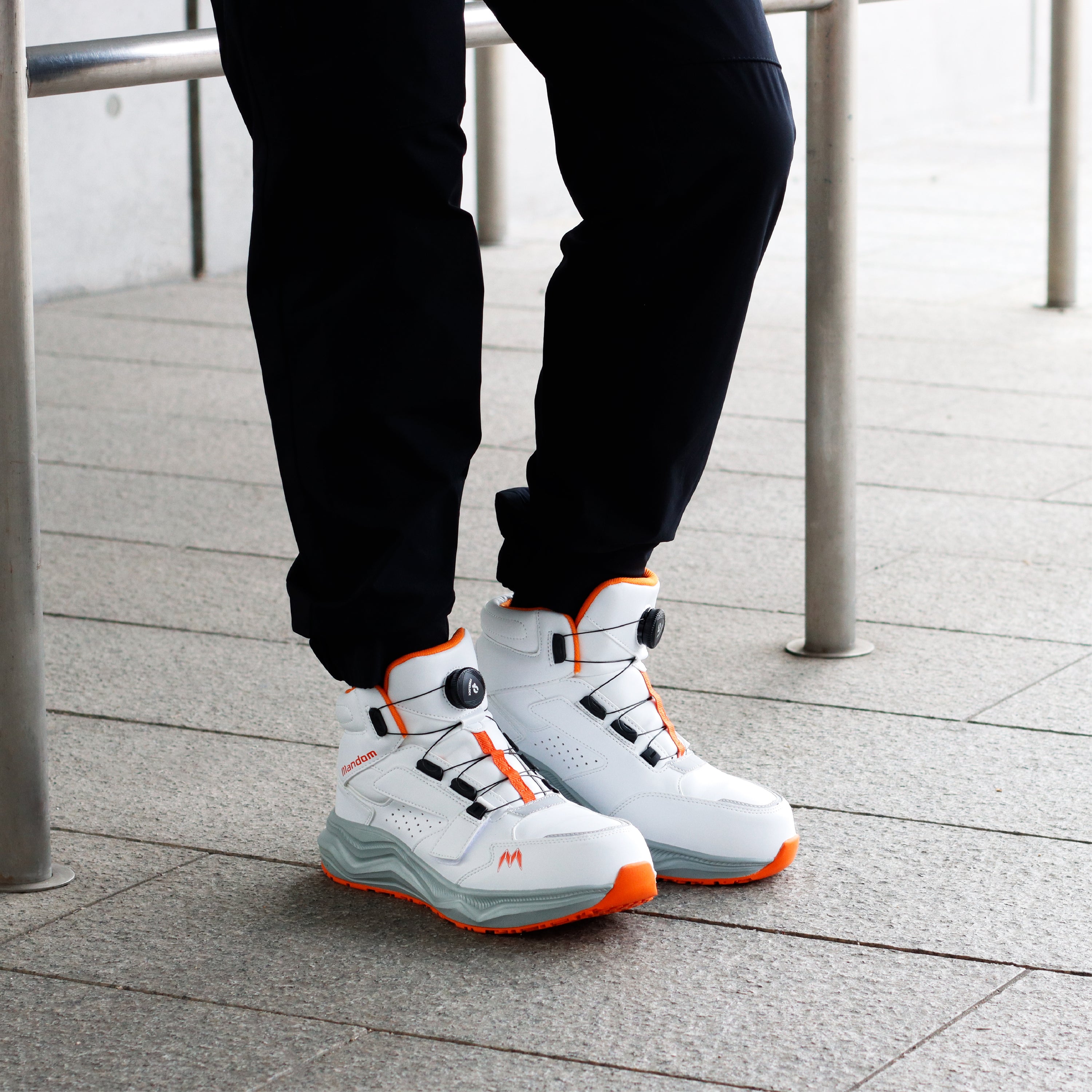 ダイヤルタイプのワークシューズ マンダムDIAL EZ＃969の着用画像