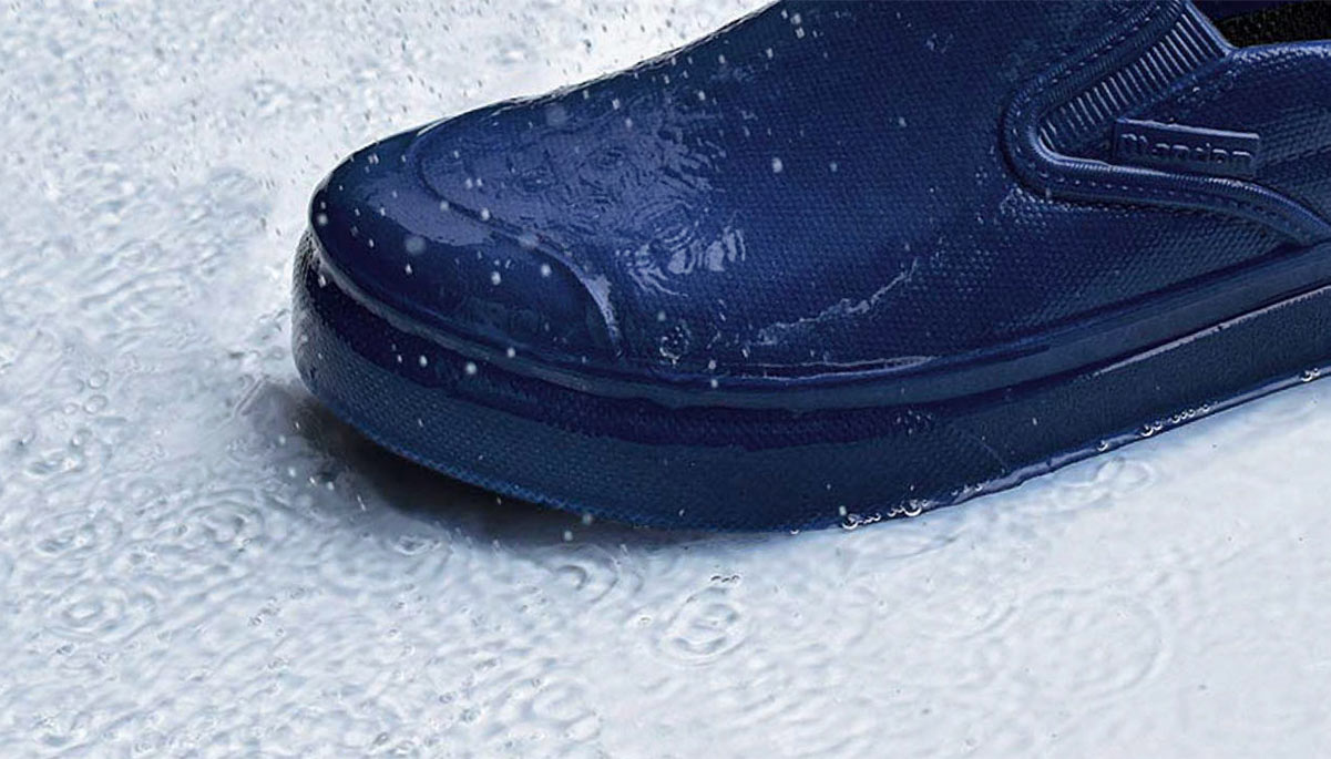 エヴァンゲリオンのワークブランド『A.T.FIELD』防水シューズ: 安全靴